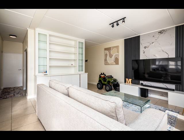 3 BEDROOM APARTMENT FOR SALE IN SANDOWN